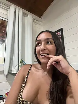 hannahhotwife online show from April 6, 2026, 7:59 pm