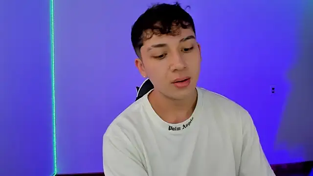 Snapshot of Casper___kyy chatting on October 17, 2025, 6:10 pm Casper kyy online show from October 17, 2025, 6:10 pm