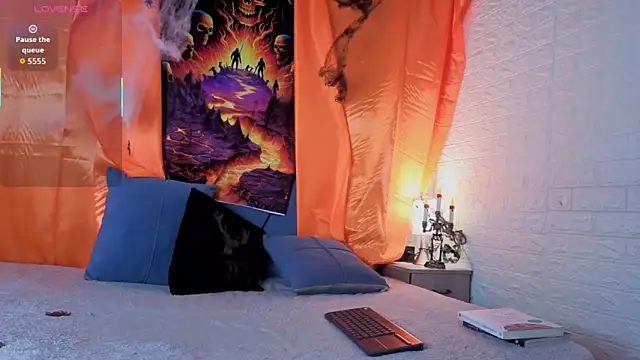 angel  red  online show from October 6, 2025, 2:42 am