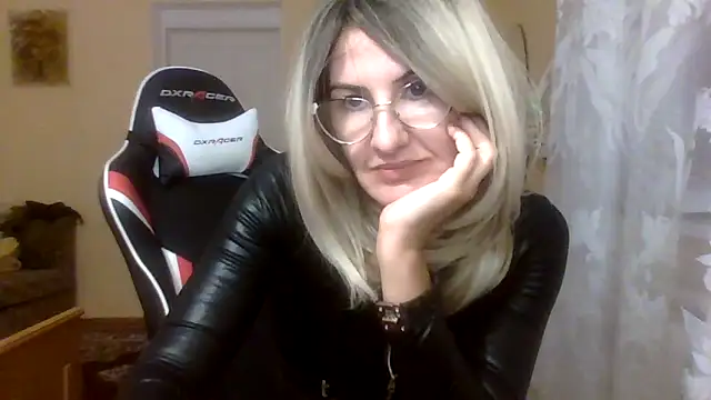Snapshot of TianaQLove chatting on September 19, 2025, 2:51 pm TianaQLove online show from September 19, 2025, 2:51 pm