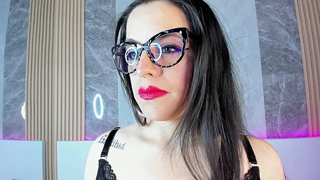 IsisNoir online show from September 27, 2025, 7:19 pm