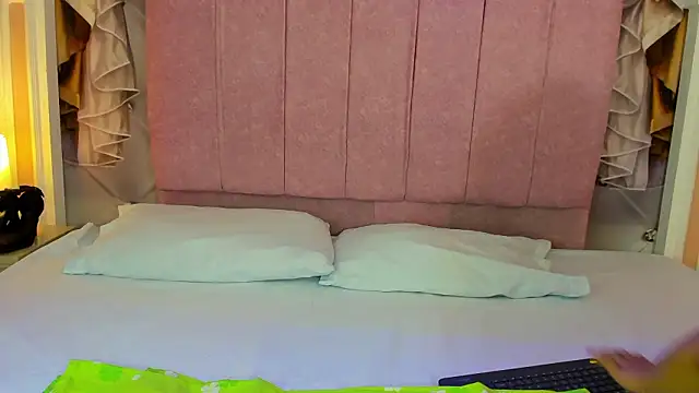 Snapshot of mishell_lovely chatting on February 12, 2026, 1:39 pm mishell lovely online show from February 12, 2026, 1:39 pm