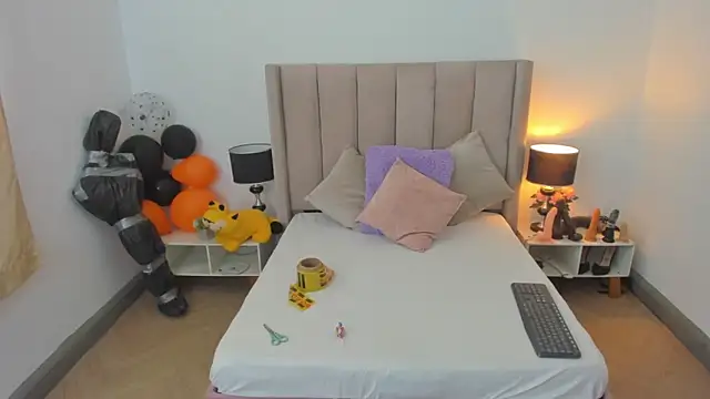 evvaa moon69 online show from October 8, 2025, 12:36 pm