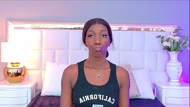 MadeleineHocker online show from September 14, 2025, 12:37 pm