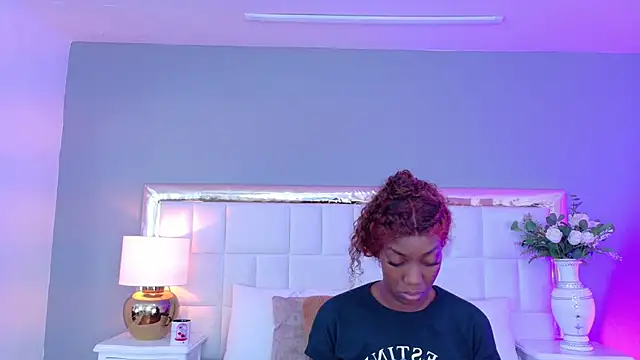 MadeleineHocker online show from October 11, 2025, 11:53 am