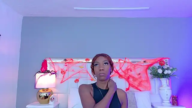 MadeleineHocker online show from October 23, 2025, 1:43 pm