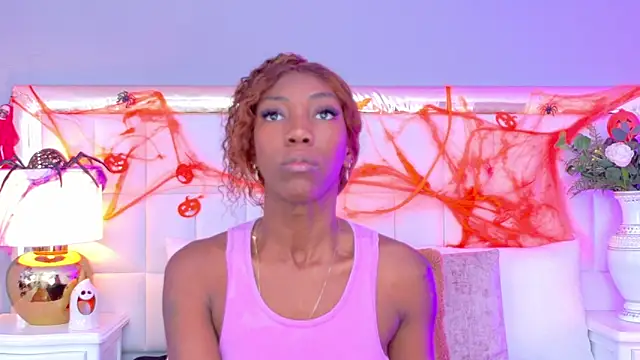 MadeleineHocker online show from October 28, 2025, 12:19 pm