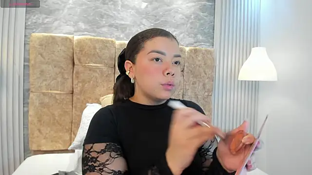 leilapons online show from October 26, 2025, 5:19 pm