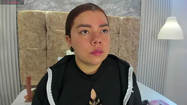 Snapshot of leilapons chatting on January 18, 2026, 5:17 pm leilapons online show from January 18, 2026, 5:17 pm