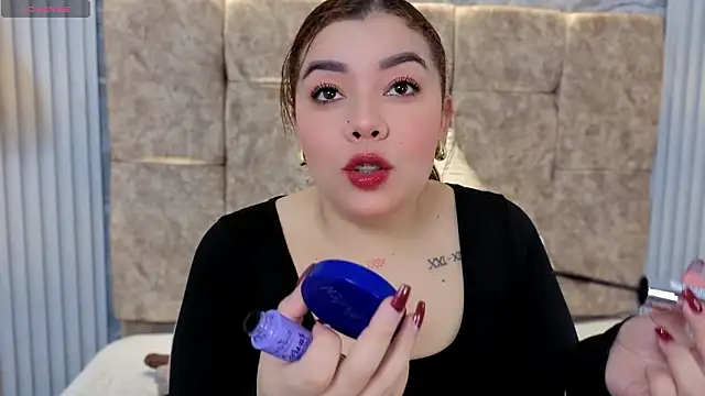 Snapshot of leilapons chatting on February 20, 2026, 6:19 pm leilapons online show from February 20, 2026, 6:19 pm