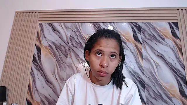 Samantha Fox69  online show from January 13, 2026, 2:22 pm