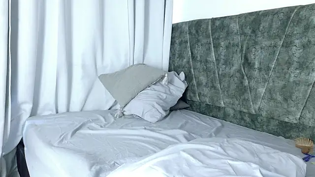 ValeriGallardo17 online show from October 4, 2025, 7:34 pm