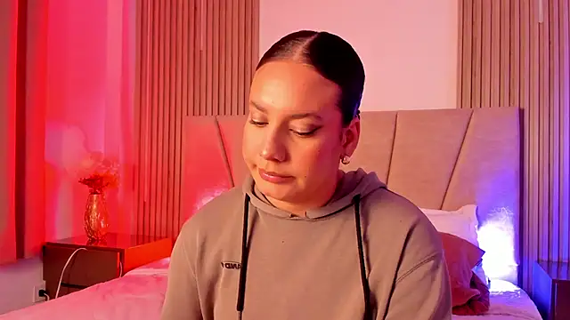 Rachell Jamess online show from October 28, 2025, 3:43 am