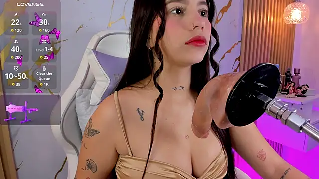 alissaowens  online show from November 24, 2025, 10:37 am