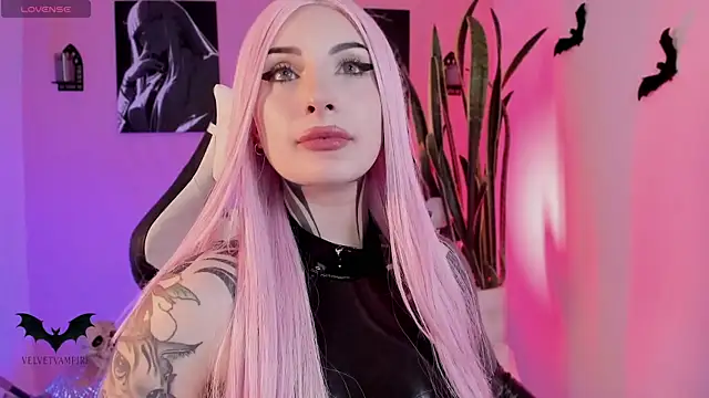 VelvetVampiree online show from April 19, 2026, 4:34 am