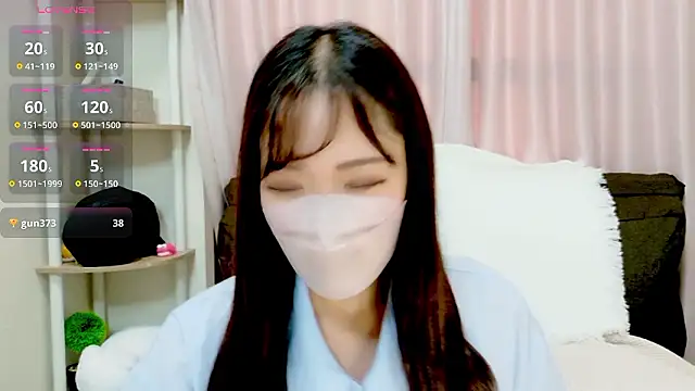 yuu-chan  online show from November 9, 2025, 5:17 am