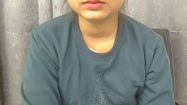 Cute-Bacchi online show from November 9, 2025, 2:43 am