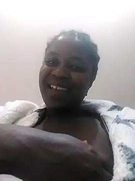 Snapshot of CandyMayaxx2 chatting on November 17, 2025, 12:27 am CandyMayaxx2 online show from November 17, 2025, 12:27 am