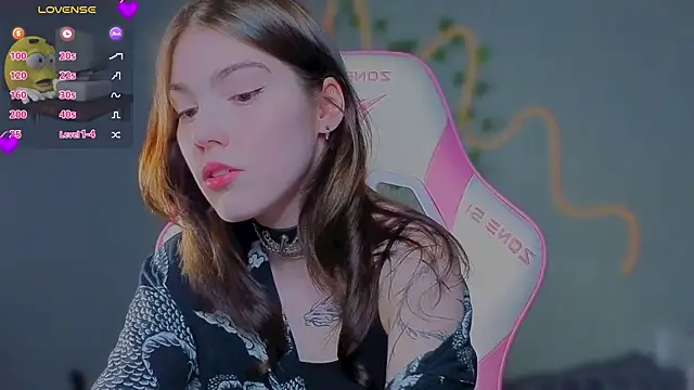 Sophie SkyAngel online show from August 4, 2026, 6:43 pm