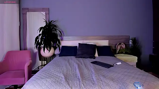 Snapshot of Alaiaguerra chatting on February 19, 2026, 7:32 pm Alaiaguerra online show from February 19, 2026, 7:32 pm