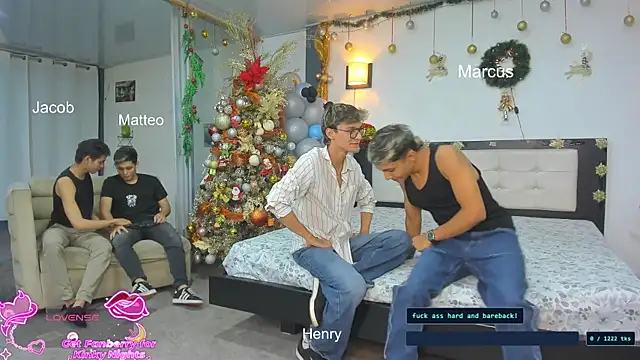 Bisexlifehot   online show from December 21, 2025, 11:12 pm