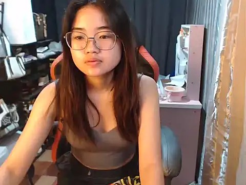 Snapshot of urhoneybunny25 chatting on October 13, 2025, 8:53 pm urhoneybunny25 online show from October 13, 2025, 8:53 pm