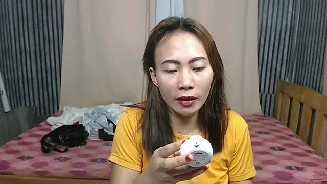 Snapshot of joanpetite chatting on October 11, 2025, 2:11 am joanpetite online show from October 11, 2025, 2:11 am