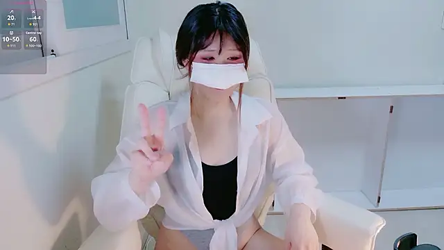 hyeony s96 online show from April 18, 2026, 12:31 pm