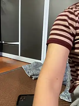 Old girl online show from October 3, 2025, 4:37 pm