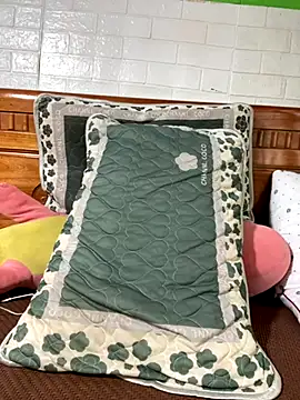 Old girl online show from October 14, 2025, 4:35 am