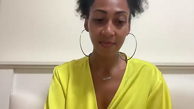 Vaylisse online show from October 12, 2025, 4:17 pm