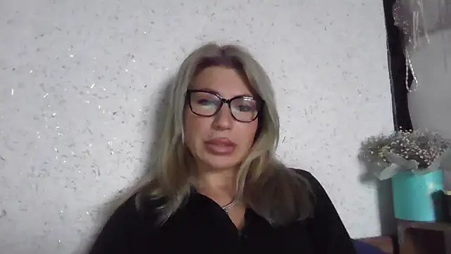 Snapshot of fox_red_lady7 chatting on January 18, 2026, 11:25 am fox red lady7 online show from January 18, 2026, 11:25 am