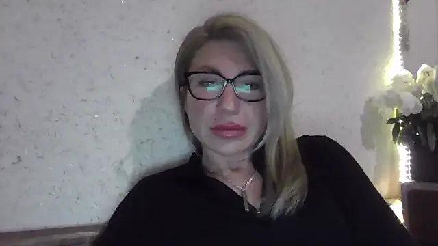 Snapshot of fox_red_lady7 chatting on February 3, 2026, 6:57 pm fox red lady7 online show from February 3, 2026, 6:57 pm