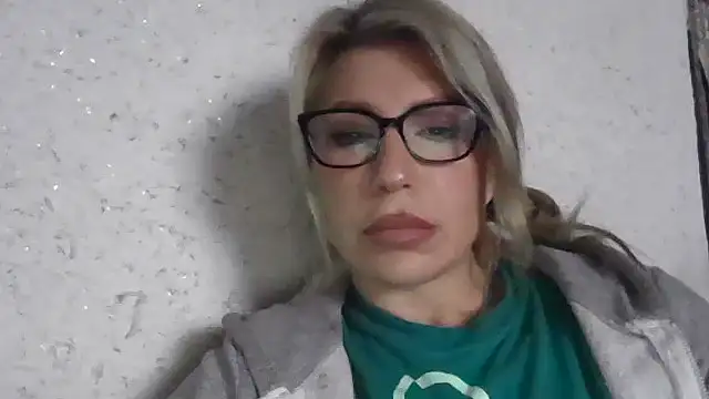 Snapshot of fox_red_lady7 chatting on February 8, 2026, 9:23 am fox red lady7 online show from February 8, 2026, 9:23 am