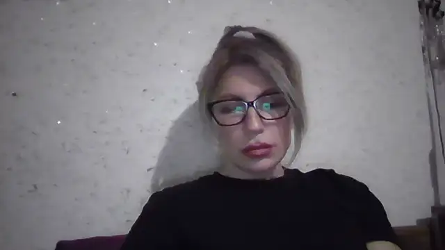 Snapshot of fox_red_lady7 chatting on February 17, 2026, 5:52 pm fox red lady7 online show from February 17, 2026, 5:52 pm