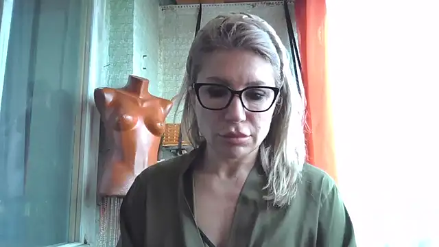 fox red lady7 online show from April 1, 2026, 10:05 am