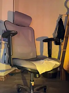 sonwmelt1 online show from March 2, 2026, 2:13 pm