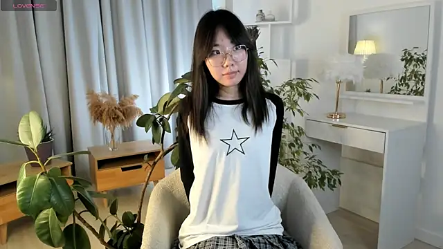 UdelaDodson online show from October 12, 2025, 4:00 am