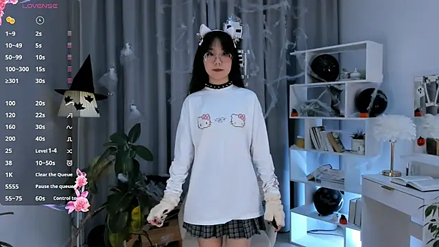 UdelaDodson online show from October 31, 2025, 1:06 am