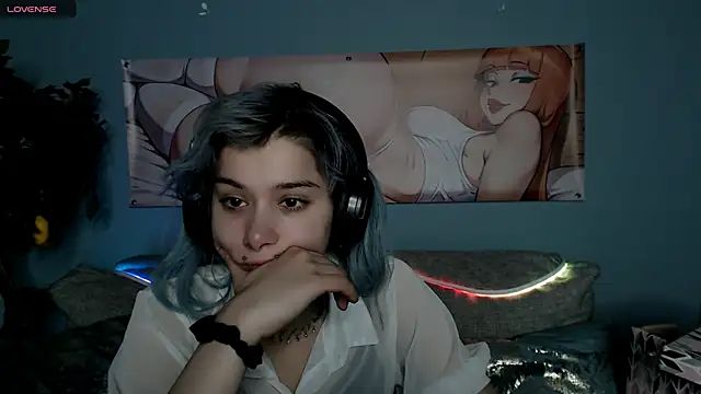 Snapshot of SophieAsh chatting on October 7, 2025, 7:49 am SophieAsh online show from October 7, 2025, 7:49 am