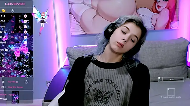 Snapshot of SophieAsh chatting on October 18, 2025, 7:25 pm SophieAsh online show from October 18, 2025, 7:25 pm