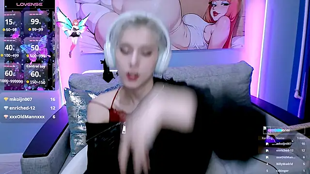 Snapshot of SophieAsh chatting on November 1, 2025, 7:16 pm SophieAsh online show from November 1, 2025, 7:16 pm