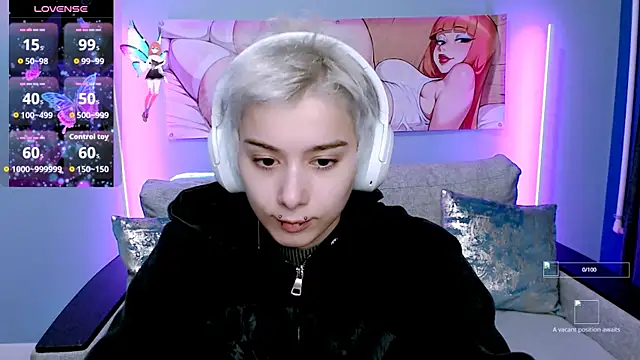 Snapshot of SophieAsh chatting on November 2, 2025, 2:08 pm SophieAsh online show from November 2, 2025, 2:08 pm