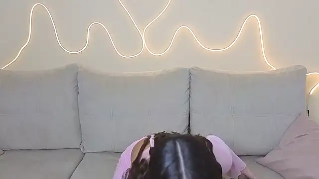 KathrynBrooks online show from November 12, 2025, 1:00 pm