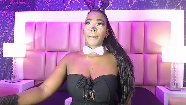 ReinaMiah online show from October 31, 2025, 3:40 am