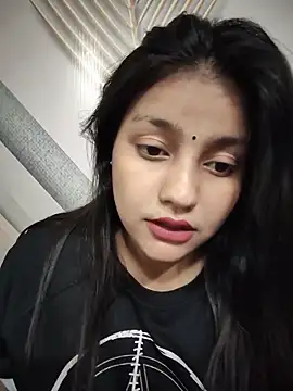 Dipali143143 online show from June 18, 2026, 2:32 pm