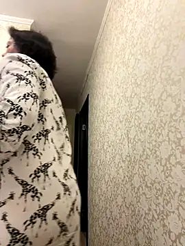 Kiravix online show from October 15, 2025, 4:07 pm