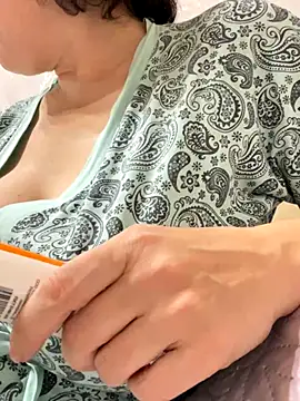 Kiravix online show from October 25, 2025, 6:24 pm