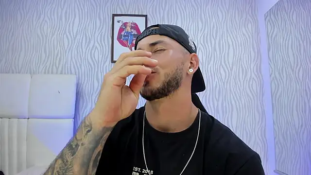 dylan jacobx online show from December 15, 2025, 3:22 am