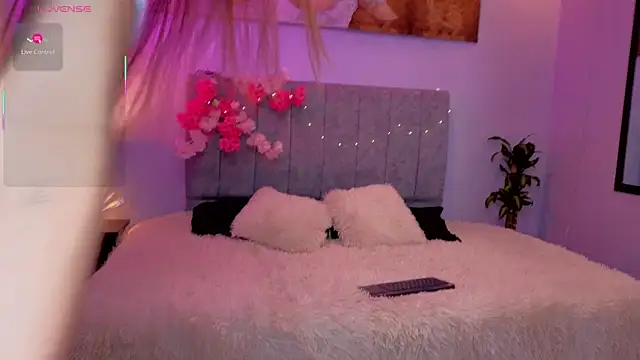 antonellastar24  online show from September 22, 2025, 8:33 pm